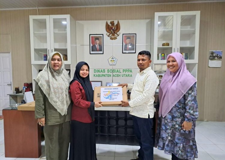Pendamping Sosial PKH Aceh Utara Terima Laptop dari Pokir Anggota DPRK