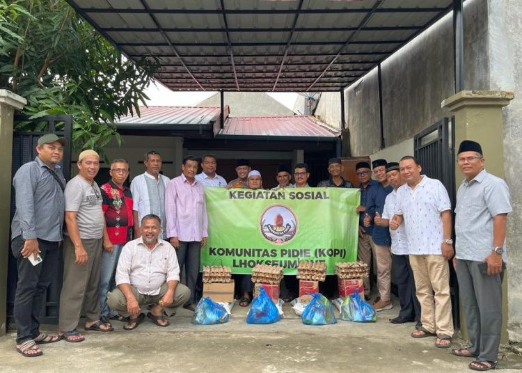 Komunitas Pidie Lhokseumawe Bantu Korban Kebakaran di Kampung Jawa Baru