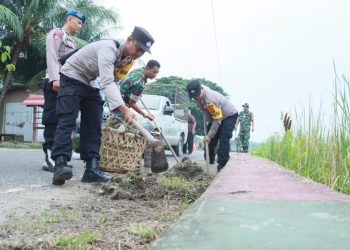 Ratusan Personel Polres Lhokseumawe Dikerahkan untuk Bersihkan Sampah