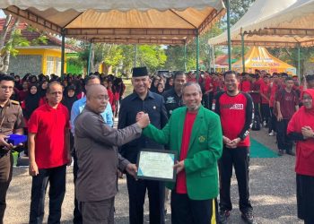 Isi Materi di PKKMB FH Unimal, Kajari Lhokseumawe Serahkan Beasiswa