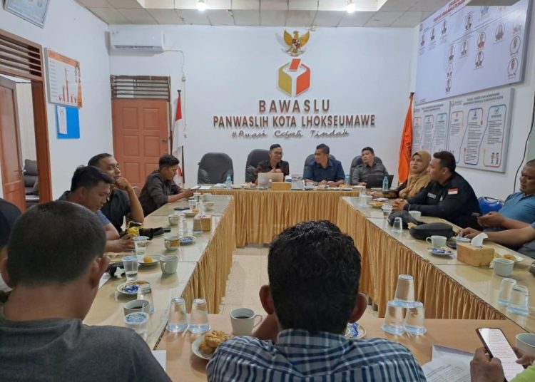 Panwaslih Lhokseumawe Gelar Sosialisasi, Wartawan Pertanyakan Pemilih dari Luar Daerah