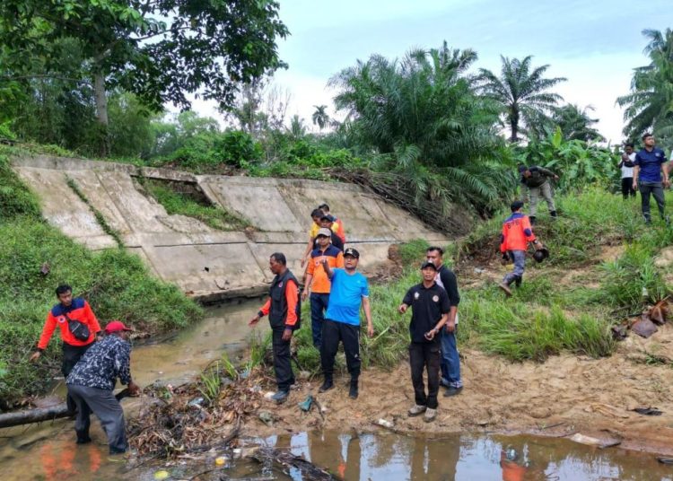 Antisipasi Banjir, Pemko Lhokseumawe Angkut 5 Ton Sampah dari Sungai Blang Buloh
