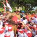 Penjabat Wali Kota Lhokseumawe, A. Hanan, bersama Forkopimda membagikan bendera merah putih kepada para siswa