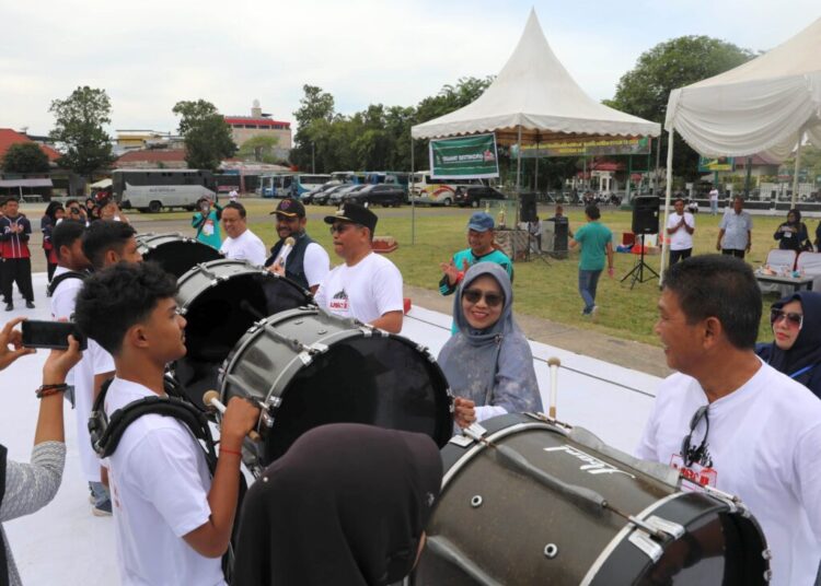 Pembukaan kegiatan Lhokseumawe Marching Band Competition (LMBC) di Lapangan Jenderal Sudirman, Lhokseumawe, Jumat (1/11/2024).