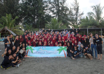 Formadiksi Unimal menggelar acara temu ramah dalam rangka menyambut pengurus baru, bertempat di pantai kawasan Pelabuhan Krueng Geukueh.