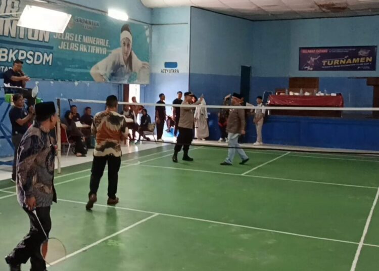 Pembukaan Turnamen Pewarta Pase Badminton Club (PPBC) Cup V di Aula SKB, Desa Keude Aceh, Kecamatan Banda Sakti, Kota Lhokseumawe, Kamis (21/11/2024). Foto: Humas Polres Lhokseumawe
