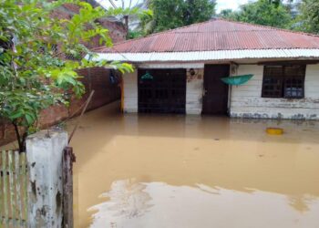 Salah satu rumah warga terendam banjir di Kecamatan Blang Mangat Kota Lhokseumawe. Foto: Dok. Humas