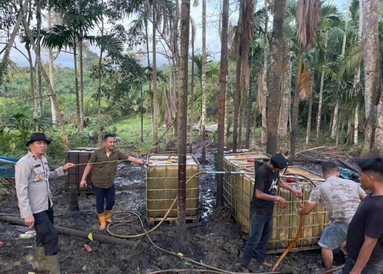 Sumur minyak mentah ilegal di Gampong Kilometer VIII, Kecamatan Simpang Kramat, Kabupaten Aceh Utara. Foto: Dok. Humas