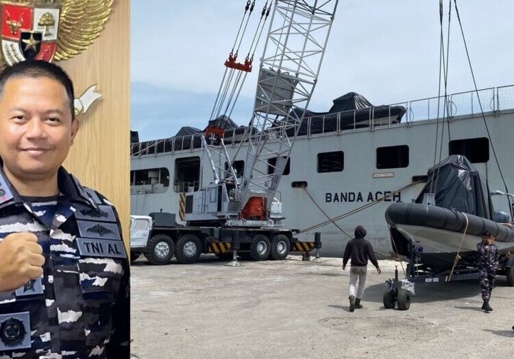 Komandan KRI Banda Aceh-593, Letkol Laut (P) Yanuar Rizky Widjaya (kiri), KRI Banda Aceh-593 (kanan)