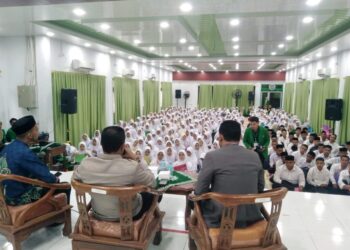Ratusan mahasiswa baru STIKes Muhammadiyah Lhokseumawe mengikuti Masa Ta'aruf Mahasiswa Baru (Mastamaru) dengan fokus pada pentingnya penegakan hukum dan etika di Aula K.H. Ahmad Dahlan