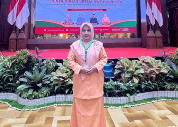 Ny. Rosnita A. Haris, secara resmi dikukuhkan sebagai Ketua Dharma Wanita Persatuan (DWP) Kota Lhokseumawe di Anjong Mon Mata, Banda Aceh.