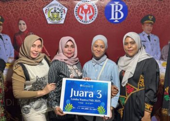 Wastra khas daerah dengan ornamen motif unik khas Lhokseumawe, Dheun Bungong Sagoe, meraih Juara 3 dalam ajang Festival Meurah Silu yang diselenggarakan oleh Bank Indonesia (BI) di Kota Langsa