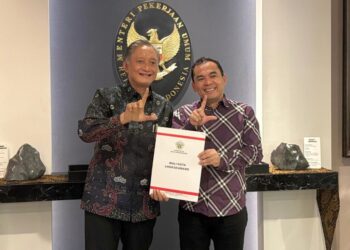 Wali Kota Lhokseumawe, Sayuti Abubakar, menyerahkan enam usulan proyek strategis kepada Menteri PU RI, Dody Hanggodo