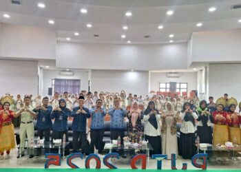 Peserta mengikuti Pelatihan Jurnalistik Tingkat Dasar (PJTD) yang digelar LPM Al-Kalam di Aula FTIK UIN SUNA Lhokseumawe, Rabu (1/10/2025)