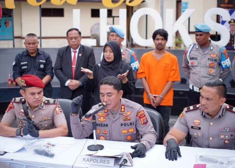 Kapolres Lhokseumawe AKBP Ahzan bersama jajaran saat konferensi pers pengungkapan kasus penembakan di Alue Lim, Kamis (13/11)