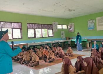 Mahasiswa KPM UIN SUNA Edukasi Pernikahan Dini dan Perundungan di SMPN 2 Kuta Makmur