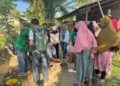 Mahasiswa KKN-PPM Universitas Malikussaleh Kelompok 67 memperkenalkan inovasi metode 'Tani Pori' sebagai solusi pengelolaan limbah rumah tangga di Desa Kumbang Punteut
