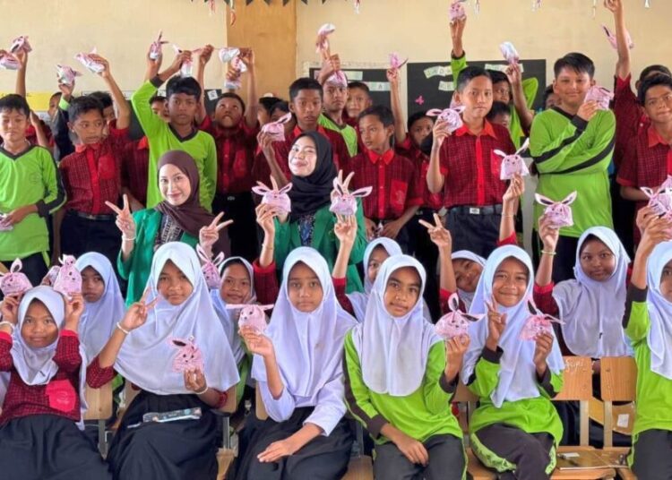 Mahasiswa KKN Unimal Kelompok 56 melaksanakan sosialisasi edukasi hukum bertajuk Stop Bullying di SD Negeri 7 Blang Mangat, Desa Kuala Meuraksa, Kecamatan Blang Mangat, Lhokseumawe