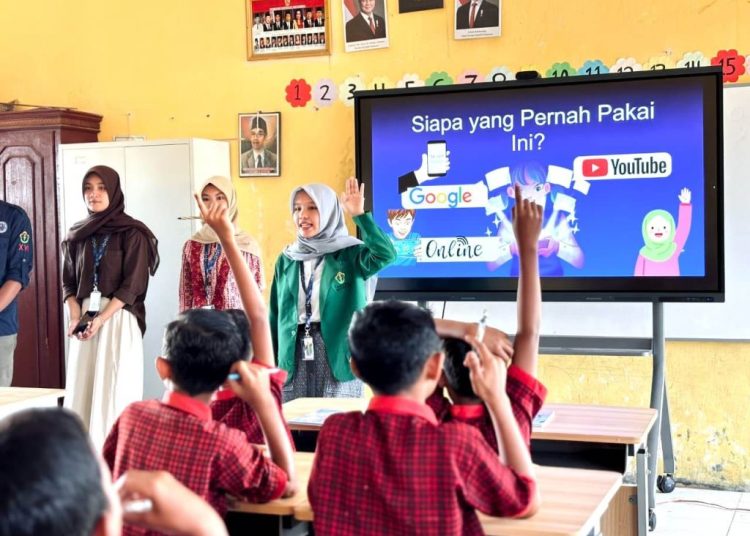 Ubah Gawai Jadi Sarana Belajar, KKN Unimal Kenalkan Dunia AI di SDN 7 Blang Mangat