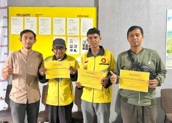 Manajemen Maxim Lhokseumawe menyerahkan penghargaan Best Driver dan bonus saldo kepada tiga mitra pengemudi Maxim Bike terbaik yang sukses menyelesaikan lebih dari 400 pesanan selama tiga bulan terakhir.