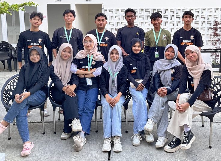 Tim relawan dan anggota GIR-L Lhokseumawe saat menggelar aksi kemanusiaan untuk korban kebakaran Kompleks Pardede, Gampong Jawa Lama, Kecamatan Banda Sakti, Kota Lhokseumawe