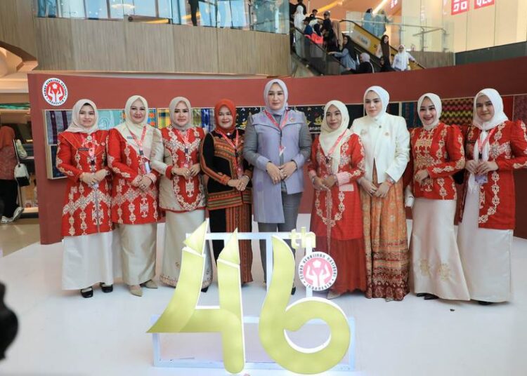 Ketua Dekranasda Kota Lhokseumawe, Yulinda Sayuti, menghadiri puncak HUT ke-46 Dekranas di Trans Studio Mall Makassar