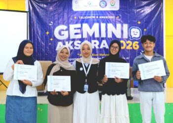 Para juara lomba esai dan konten foto bersama saat menerima hadiah pada penutupan kegiatan Gemini Aksara 2026 di Aula Cut Meutia, Kampus Unimal Bukit Indah