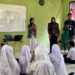 Aksi mahasiswa KKN Kelompok 36 Unimal saat mengedukasi siswa SMPN 2 Kuta Makmur, Aceh Utara