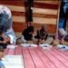 Mahasiswa KPM Kelompok 11 UIN SUNA Lhokseumawe mendampingi anak-anak Desa Geudumbak mengaji pada Jumat (16/8/2026) sebagai bentuk kepedulian dalam menanamkan kecintaan terhadap Al-Qur'an sejak usia dini