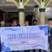 Anggota komunitas GIR-L membersihkan area Masjid Baitul Huda, Desa Kuta Blang, Lhokseumawe
