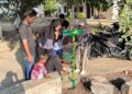 Mahasiswa KKN Kelompok 36 Universitas Malikussaleh (Unimal) mendirikan plang nama lorong di Desa Krueng Seunong, Kuta Makmur, Aceh Utara