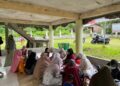 Mahasiswa KKN Kelompok 38 Universitas Malikussaleh (Unimal) membantu pelayanan Posyandu dan Posbindu di Meunasah Desa Panton Rayeuk II, Kuta Makmur, Aceh Utara
